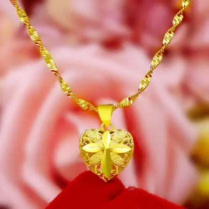 Gold Aura Heart Necklace (عقد قلب الهالة الذهبية)