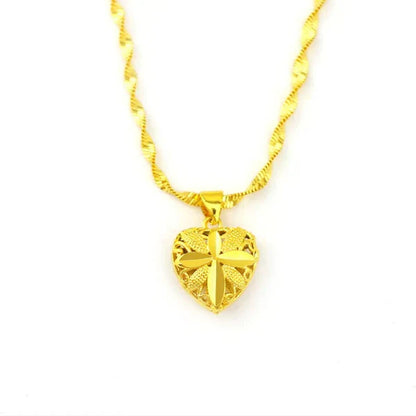 Gold Aura Heart Necklace (عقد قلب الهالة الذهبية)
